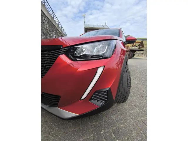 Peugeot 2008 1.2 PureTech Allure 2021 Benzine 32