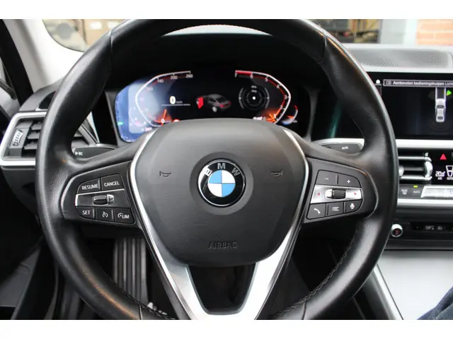BMW 3 Serie 320i Executive Edition 2020 Benzine 12