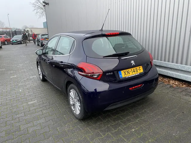 Peugeot 208 1.2 PureTech GT-line 2018 Benzine 16