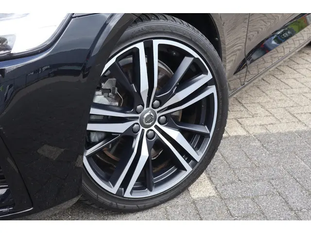 Volvo V60 T8 Recharge AWD R-Design 2022 Hybride Benzine 5
