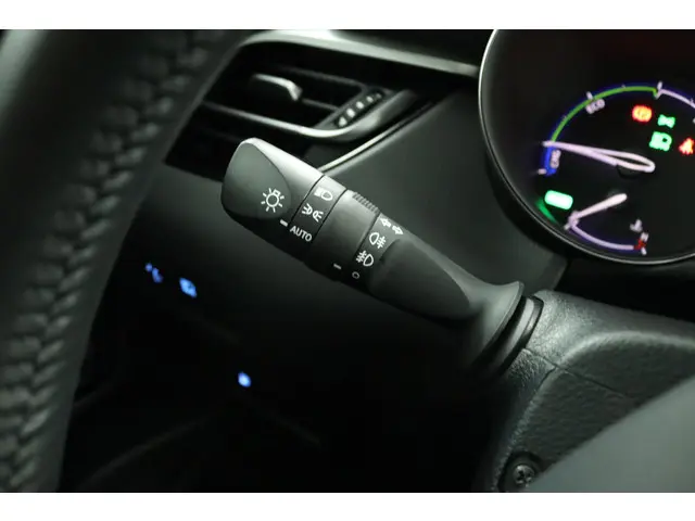 Toyota C-HR 1.8 Hybrid Dynamic 2023 Hybride Benzine 31