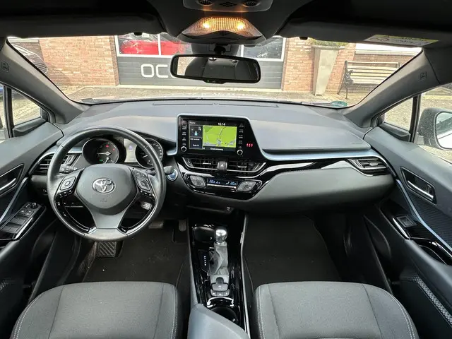 Toyota C-HR 1.8 Hybrid Executive 2022 Hybride Benzine 17