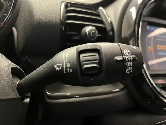 MINI Clubman 1.5 One Salt Business 2018 Benzine 28