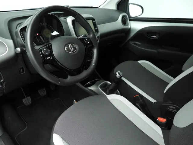 Toyota Aygo 1.0 VVT-i x-play 2016 Benzine 29