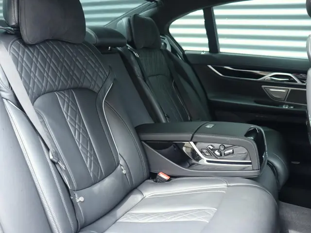 BMW 7 Serie 745e 2022 Hybride Benzine 10