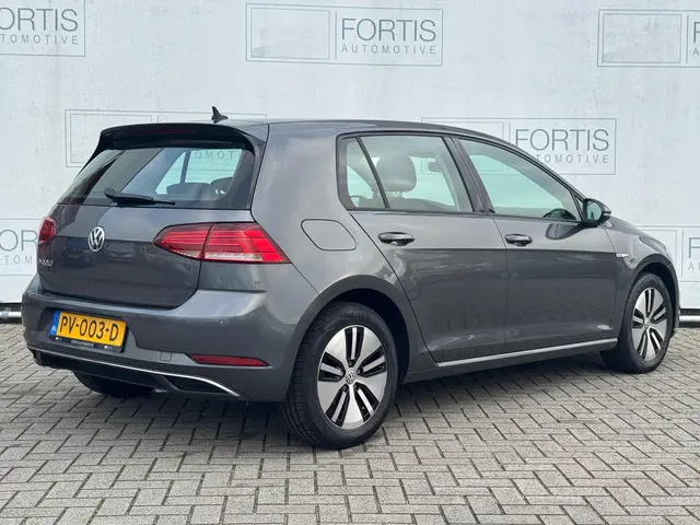 Volkswagen e-Golf 2
