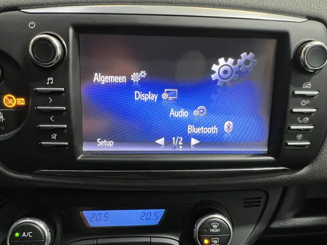 Toyota Yaris 1.5 Hybrid Design 2017 Hybride Benzine 21