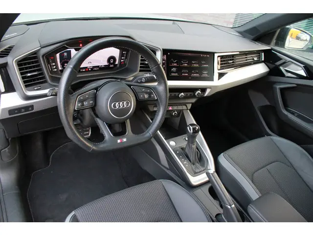 Audi A1 CITYCARVER 30 TFSI epic 2020 Benzine 17