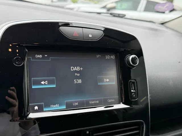 Renault Clio Estate 0.9 TCe Limited 2018 Benzine 28