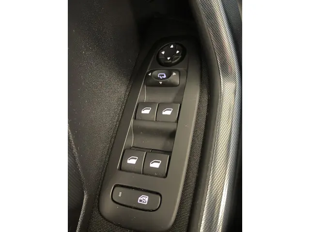 Peugeot 2008 1.2 PureTech Féline 2015 Benzine 21