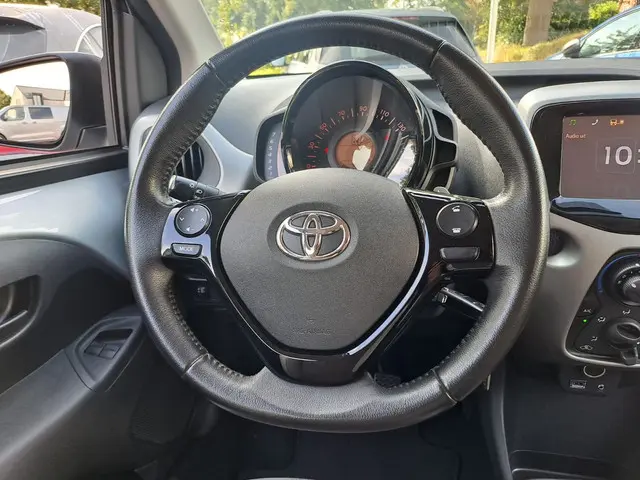 Toyota Aygo 1.0 VVT-i x-play 2016 Benzine 7