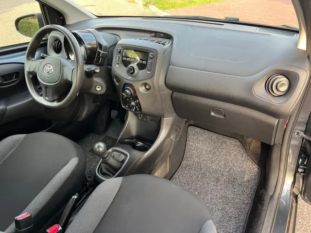 Toyota Aygo 1.0 VVT-i x-now 2016 Benzine 5