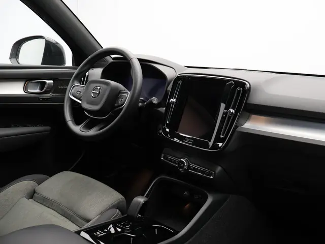 Volvo XC40 2.0 B4 Plus Dark 2025 Benzine 3