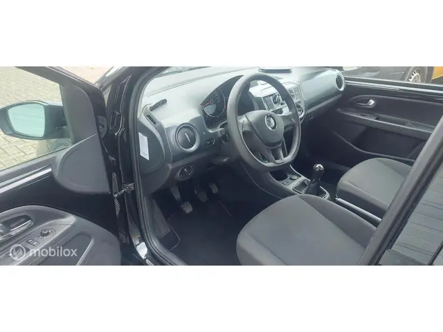 Volkswagen up! 98404 1.0 BMT move 2017 Benzine 8