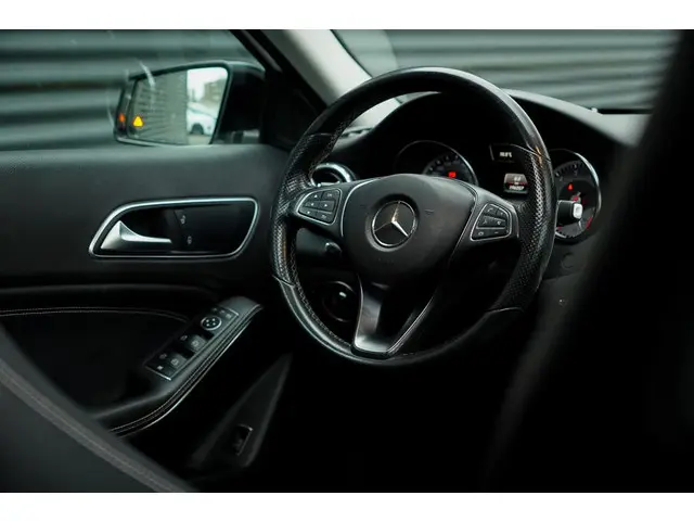 Mercedes-Benz GLA 250 4Matic 2015 Benzine 27