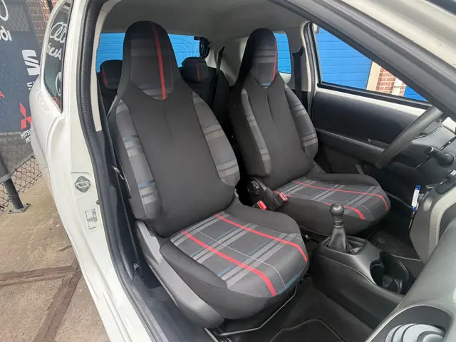 Peugeot 108 1.0 e-VTi Active 2014 Benzine 18