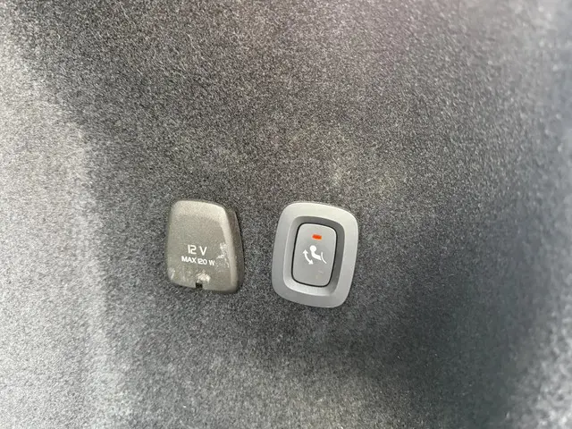 Volvo V60 2.0 B4 Momentum Business 2021 Benzine 32