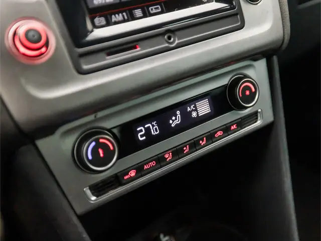 Volkswagen Polo 1.0 Luxury Sportline 2015 Benzine 10