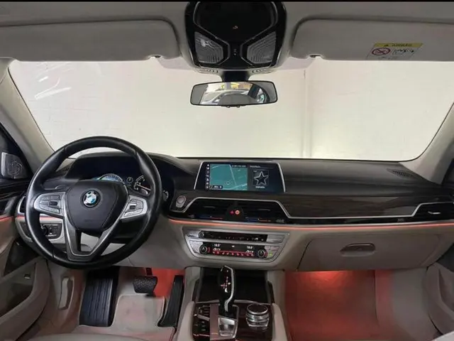 BMW 7 Serie 750Li xDrive High Executive 2017 Benzine 15