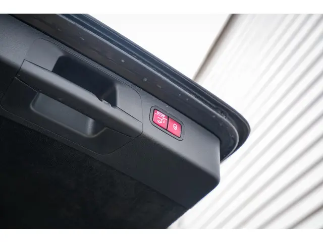 Mercedes-Benz E-Klasse E300 de 2022 Hybride Diesel 30