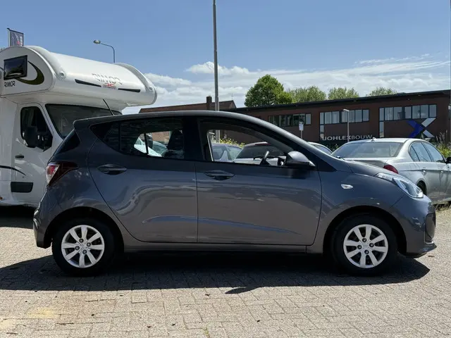 Hyundai i10 1.0i i-Premium navi PDC 2018 Benzine 14