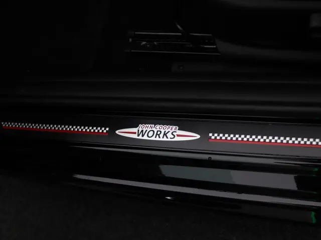 MINI 3-Deurs John Cooper Works 2021 Benzine 17