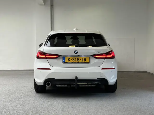 BMW 1 Serie 118i Sport Line 2021 Benzine 8