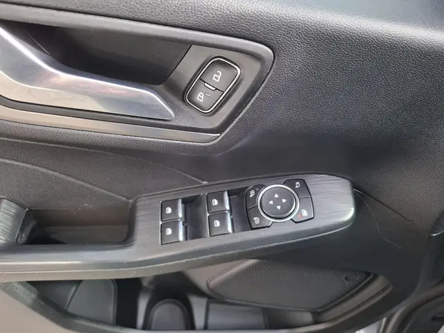 Ford Kuga 2.5 PHEV Titanium 2022 Hybride Benzine 9