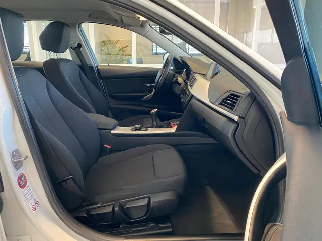 BMW 3 Serie 316i 2012 Benzine 11