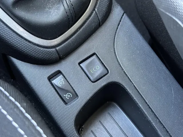 Renault Clio 0.9 TCe ECO Night&Day 2014 Benzine 24