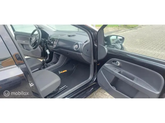 Volkswagen up! 98404 1.0 BMT move 2017 Benzine 10
