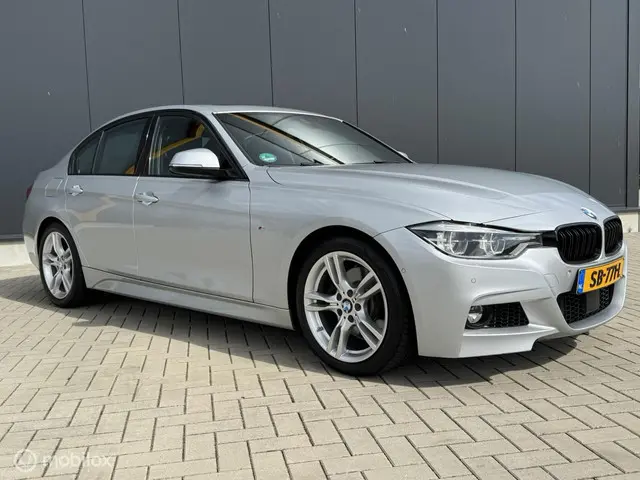 BMW 3 Serie 330i M Sport 2016 Benzine 6