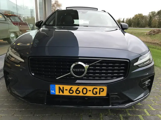Volvo V60 2.0 B3 R-Design Automaat 2021 Benzine 4