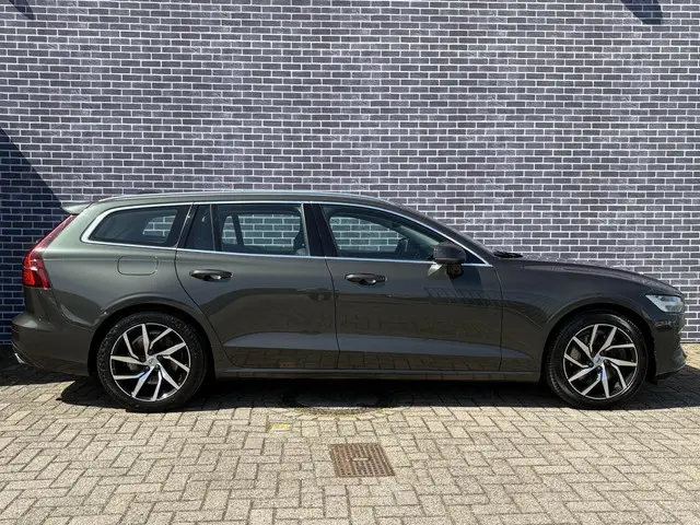 Volvo V60 2.0 T5 Momentum 2019 Benzine 29
