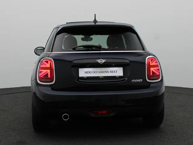 MINI 5-Deurs Cooper 60 Years Edition 2019 Benzine 5