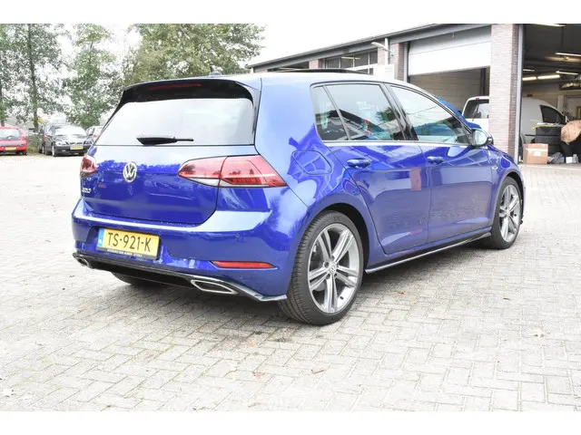 Volkswagen Golf 1.5 TSI Highline Business R 2018 Benzine 4