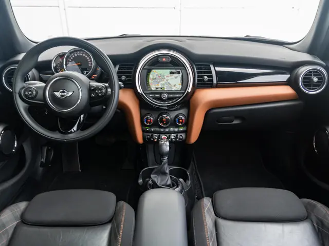 MINI 5-Deurs Cooper Aut. 2017 Benzine 7