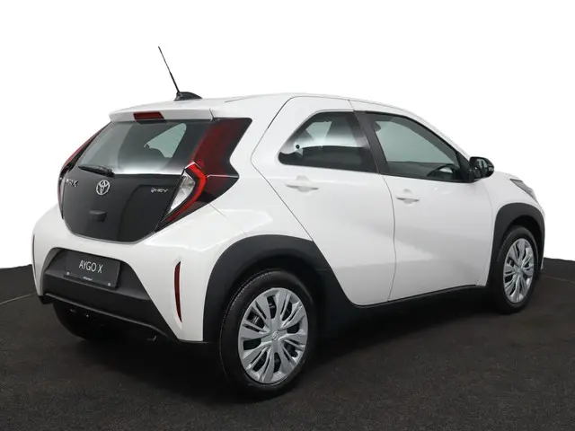 Toyota Aygo X Hybrid 115 play 2026 Hybride Benzine 2