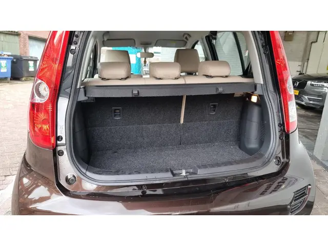 Suzuki Splash 1.2 Comfort vol leer 2013 Benzine 11