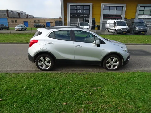 Opel Mokka 1.6 Cosmo 4x4 allroad 2013 Benzine 6