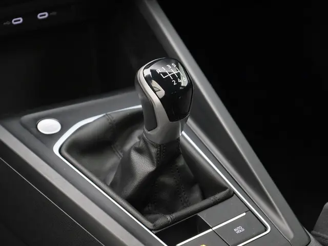 Volkswagen Golf 1.0TSI/110PK Life 2023 Benzine 32