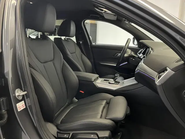 BMW 3 Serie 320i High Executive 2021 Benzine 15