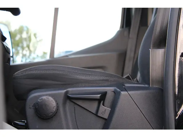 Ford E-Transit 350 L3H2 Trend 68 kWh 2024 Elektrisch 38