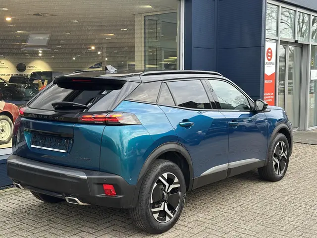 Peugeot 2008 1.2 Hybrid 145 PK GT 2025 Hybride Benzine 6