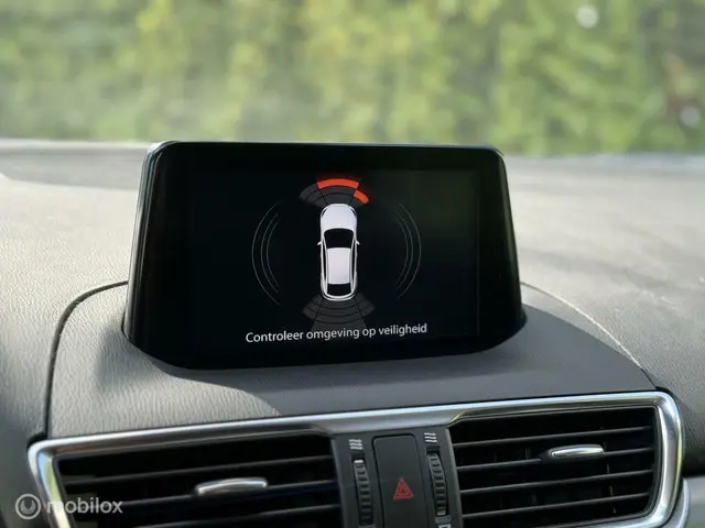 Mazda 3 2.0 SkyActiv-G 120 GT-M 2017 Benzine 32