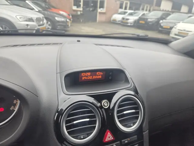 Opel Corsa 1.4-16V Design Ed 2014 Benzine 12