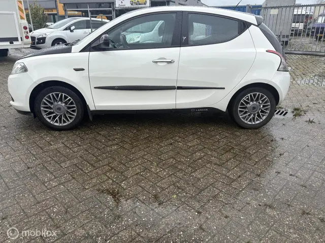 Lancia Ypsilon 0.9 TwinAir Silver 2013 Benzine 7