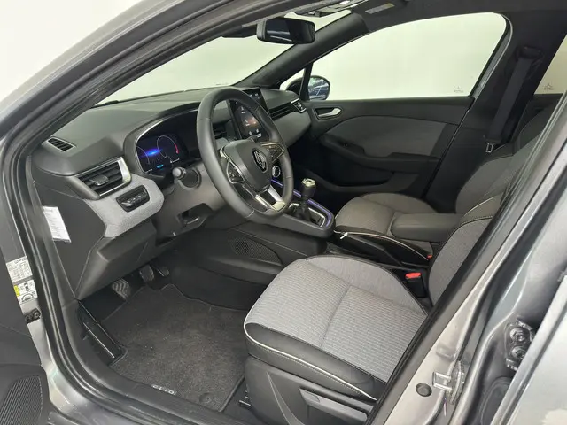 Renault Clio 1.0 TCe 90 GPF techno 2024 Benzine 28