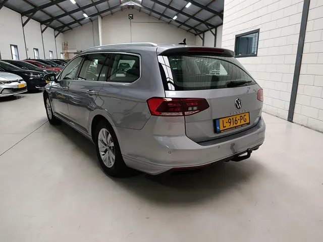 Volkswagen Passat Variant 1.5 TSI Business 2021 Benzine 8