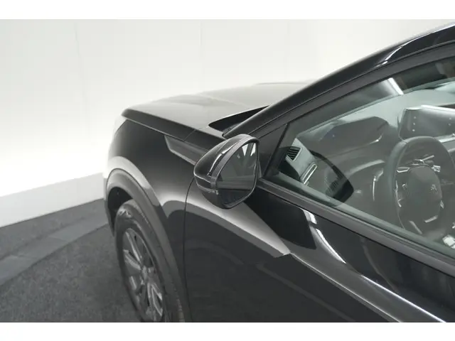 Peugeot 2008 PureTech 130 EAT8 Active 2021 Benzine 16